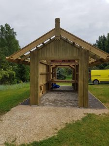 šķūnis dēļu apdare