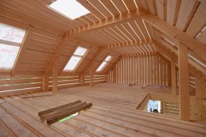 jumta stāva koka konstrukcija