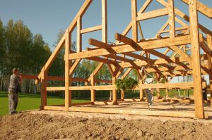 saimniecības ēkas masīvkoka konstrukcija